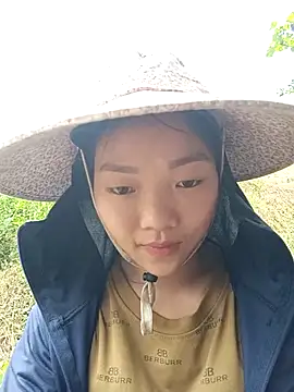 Snapshot of Ananine chatting on April 4, 2026, 6:20 am Ananine online show from April 4, 2026, 6:20 am