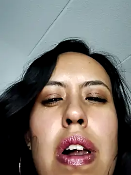 Queen Ashly online show from July 10, 2026, 4:01 am