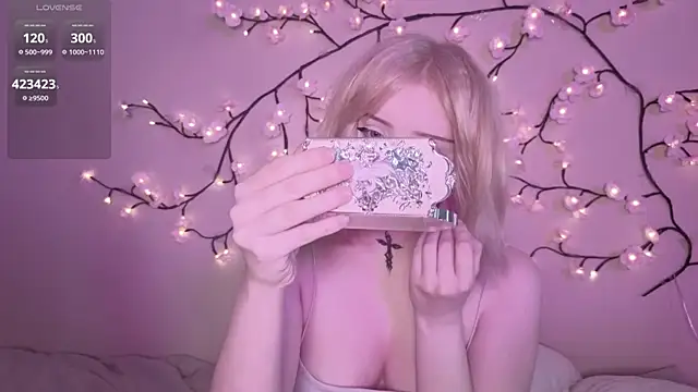 Snapshot of RileyVice chatting on April 18, 2026, 10:39 am RileyVice online show from April 18, 2026, 10:39 am