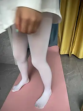 jingjing005 online show from June 11, 2026, 6:43 am