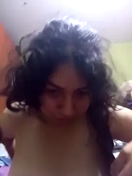 Snapshot of Syndel23 chatting on April 6, 2026, 4:08 am Syndel23 online show from April 6, 2026, 4:08 am