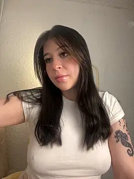 Snapshot of NicoleLeinn chatting on October 25, 2025, 8:42 pm NicoleLeinn online show from October 25, 2025, 8:42 pm