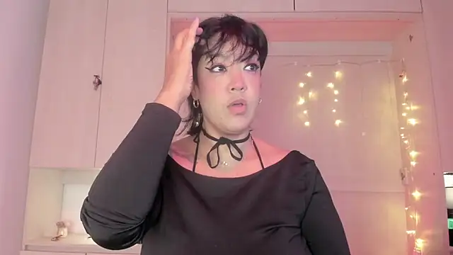 VickyRuiz  online show from February 9, 2026, 12:03 pm