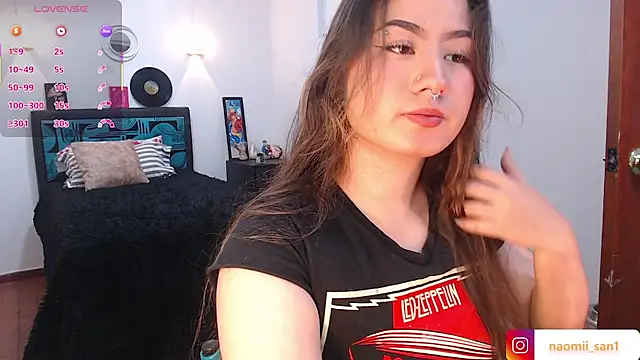 naomii san online show from October 7, 2025, 8:32 pm