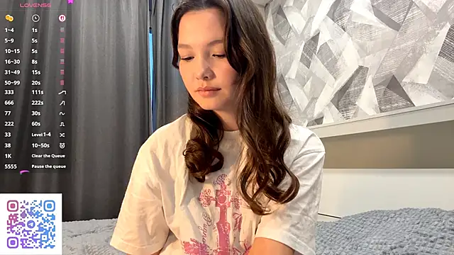 KiraVelvet online show from October 21, 2025, 2:05 pm