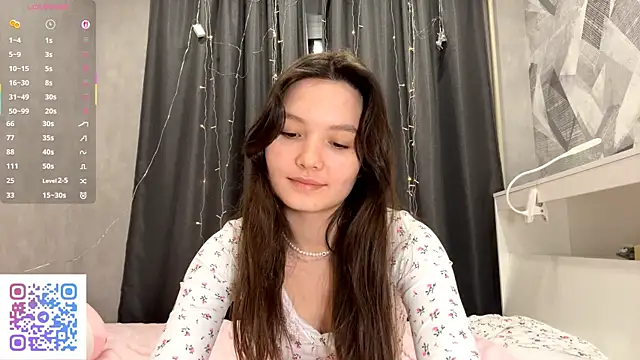 KiraVelvet online show from December 19, 2025, 4:31 pm