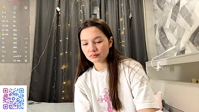 KiraVelvet online show from December 14, 2025, 5:07 pm