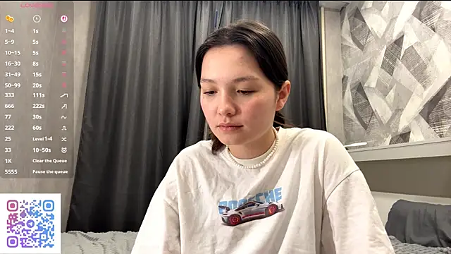 KiraVelvet online show from November 21, 2025, 12:37 pm