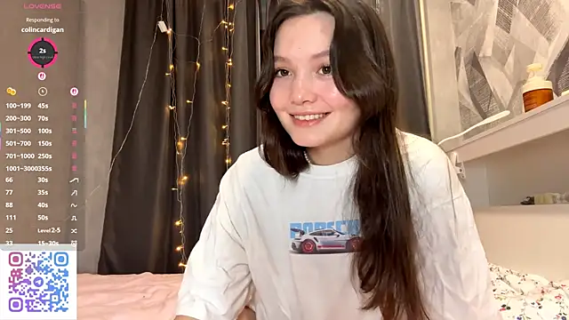 KiraVelvet online show from December 21, 2025, 5:14 pm