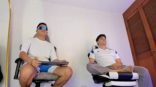 sotooliver3 online show from February 4, 2026, 7:53 pm