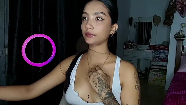 mia yireth online show from September 12, 2025, 12:22 am