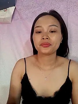 Lili lovely online show from October 23, 2025, 2:43 am