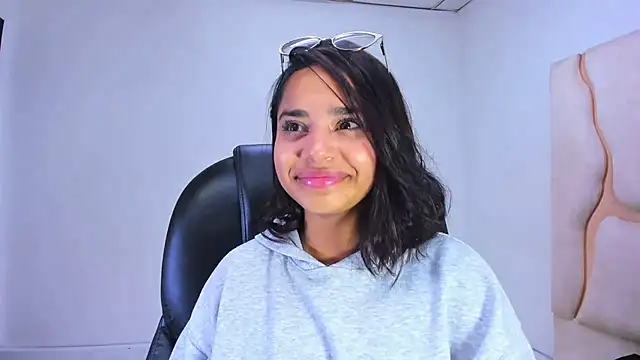 Snapshot of ScarletDoll chatting on October 28, 2025, 3:40 am ScarletDoll online show from October 28, 2025, 3:40 am