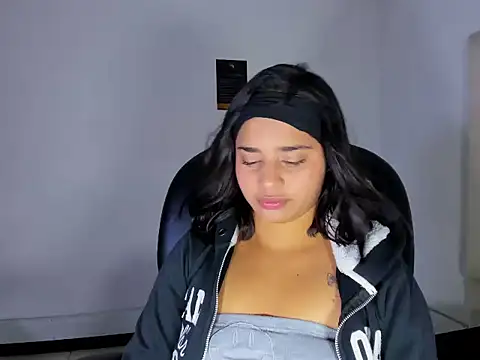 Snapshot of ScarletDoll chatting on November 17, 2025, 4:05 am ScarletDoll online show from November 17, 2025, 4:05 am