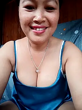 maycuc123 online show from October 3, 2025, 1:53 am