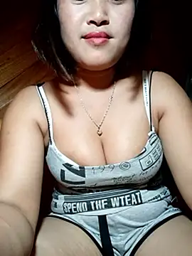 maycuc123 online show from October 13, 2025, 2:57 am