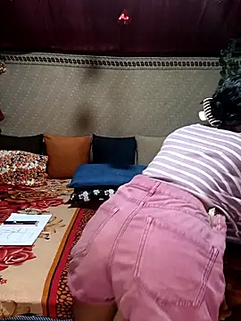 Snapshot of emali_baba chatting on April 8, 2026, 4:25 am emali baba online show from April 8, 2026, 4:25 am