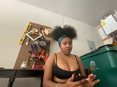 Snapshot of princesslivv chatting on April 11, 2026, 7:17 pm princesslivv online show from April 11, 2026, 7:17 pm