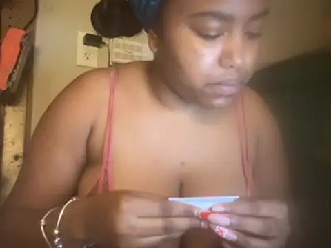 Snapshot of princesslivv chatting on April 14, 2026, 2:05 am princesslivv online show from April 14, 2026, 2:05 am