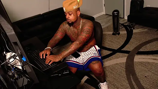 SLANGONDEMHOES online show from May 11, 2026, 4:26 pm