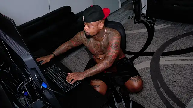 SLANGONDEMHOES online show from May 18, 2026, 6:23 pm