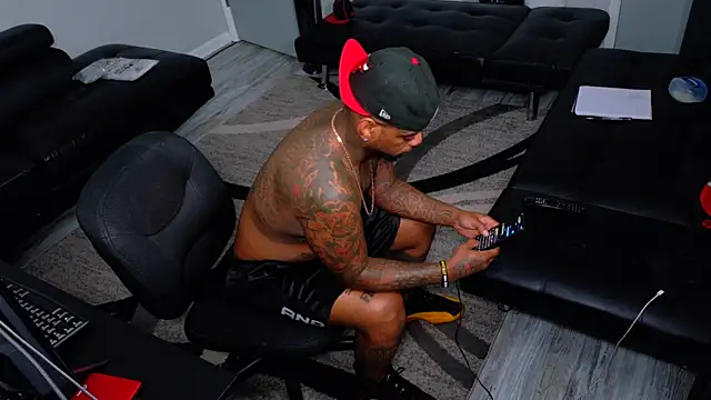 SLANGONDEMHOES online show from April 7, 2026, 11:17 pm