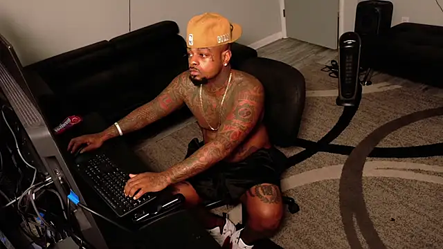 SLANGONDEMHOES online show from May 12, 2026, 7:05 am