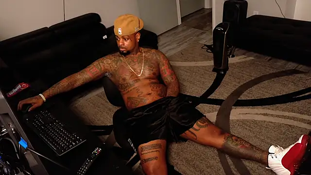 SLANGONDEMHOES online show from May 12, 2026, 10:05 pm
