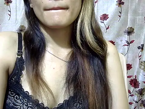 Snapshot of Amira90 chatting on October 11, 2025, 12:06 pm Amira90 online show from October 11, 2025, 12:06 pm