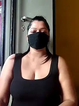 Snapshot of Hottie_couple69 chatting on October 7, 2025, 7:09 am Hottie couple69 online show from October 7, 2025, 7:09 am