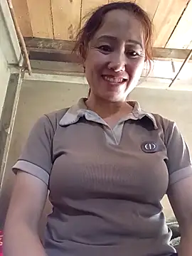 Snapshot of Fienjr chatting on October 18, 2025, 5:31 am Fienjr online show from October 18, 2025, 5:31 am