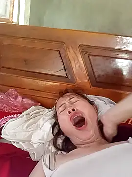 Snapshot of Fienjr chatting on October 22, 2025, 2:44 am Fienjr online show from October 22, 2025, 2:44 am