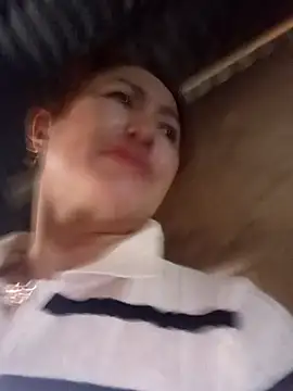 Snapshot of Fienjr chatting on November 3, 2025, 2:28 am Fienjr online show from November 3, 2025, 2:28 am