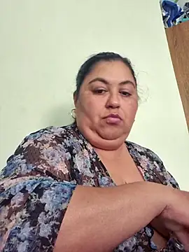 Snapshot of curvy_diva_ chatting on February 11, 2026, 5:57 pm curvy diva online show from February 11, 2026, 5:57 pm