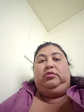 Snapshot of curvy_diva_ chatting on February 3, 2026, 11:32 pm curvy diva online show from February 3, 2026, 11:32 pm