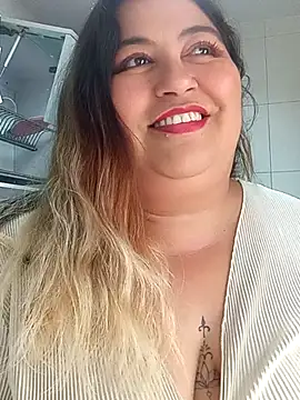 Snapshot of curvy_diva_ chatting on September 20, 2025, 1:27 pm curvy diva online show from September 20, 2025, 1:27 pm