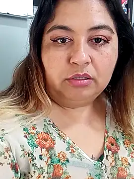 Snapshot of curvy_diva_ chatting on September 21, 2025, 1:38 pm curvy diva online show from September 21, 2025, 1:38 pm