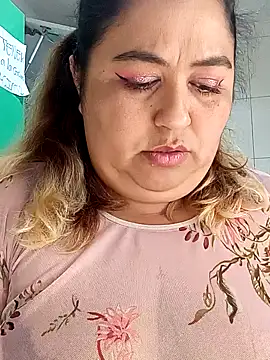 Snapshot of curvy_diva_ chatting on September 19, 2025, 1:15 pm curvy diva online show from September 19, 2025, 1:15 pm
