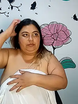Snapshot of curvy_diva_ chatting on September 17, 2025, 3:36 pm curvy diva online show from September 17, 2025, 3:36 pm
