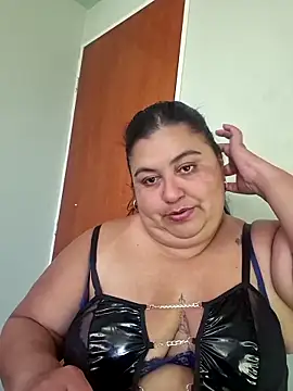 curvy diva  online show from May 9, 2026, 6:44 pm