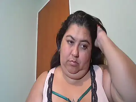 curvy diva  online show from May 19, 2026, 3:02 am