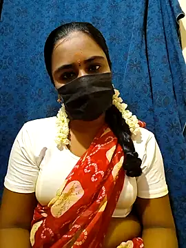 Snapshot of mini-queen chatting on November 13, 2025, 8:40 am mini-queen online show from November 13, 2025, 8:40 am