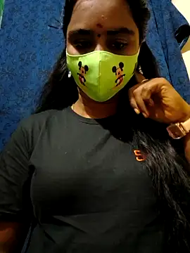 Snapshot of mini-queen chatting on October 3, 2025, 4:19 pm mini-queen online show from October 3, 2025, 4:19 pm