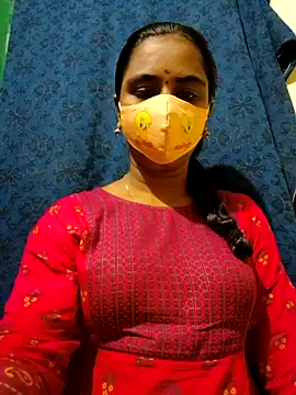 Snapshot of mini-queen chatting on October 4, 2025, 7:37 pm mini-queen online show from October 4, 2025, 7:37 pm