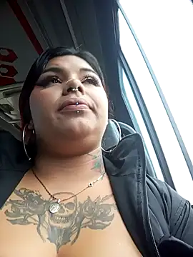 snow belle online show from December 5, 2025, 1:32 pm