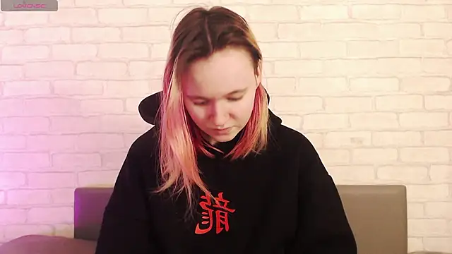 Snapshot of Ericha_Stone chatting on March 13, 2026, 1:32 am Ericha Stone online show from March 13, 2026, 1:32 am