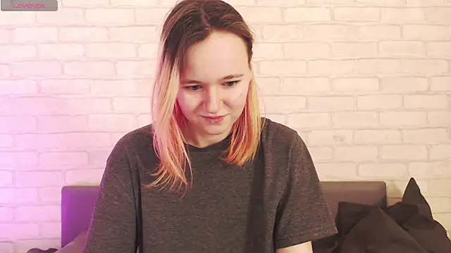 Snapshot of Ericha_Stone chatting on April 9, 2026, 2:02 am Ericha Stone online show from April 9, 2026, 2:02 am