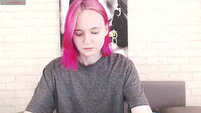 Ericha Stone online show from September 9, 2025, 8:02 am