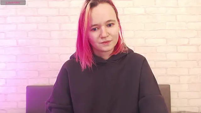 Ericha Stone online show from November 8, 2025, 3:43 am