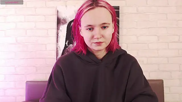 Ericha Stone online show from September 29, 2025, 1:23 am